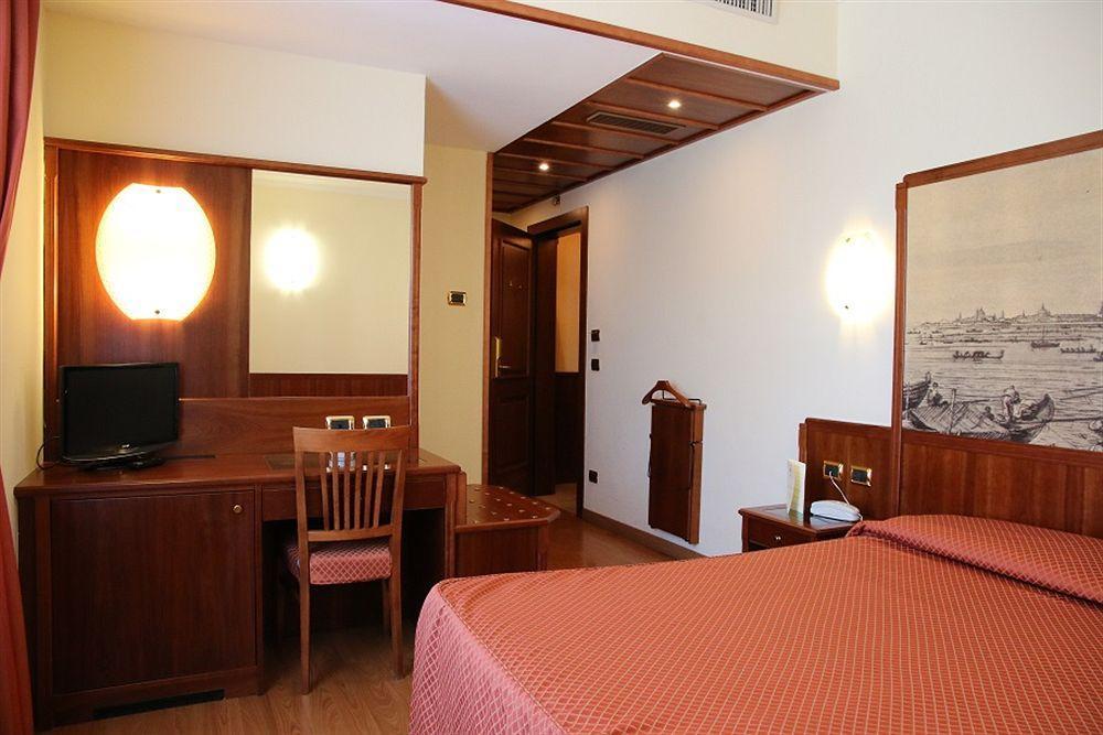 Hotel President Venezia Местре Екстериор снимка