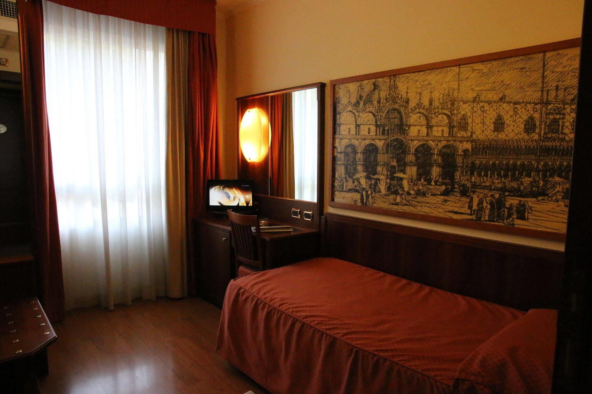 Hotel President Venezia Местре Екстериор снимка